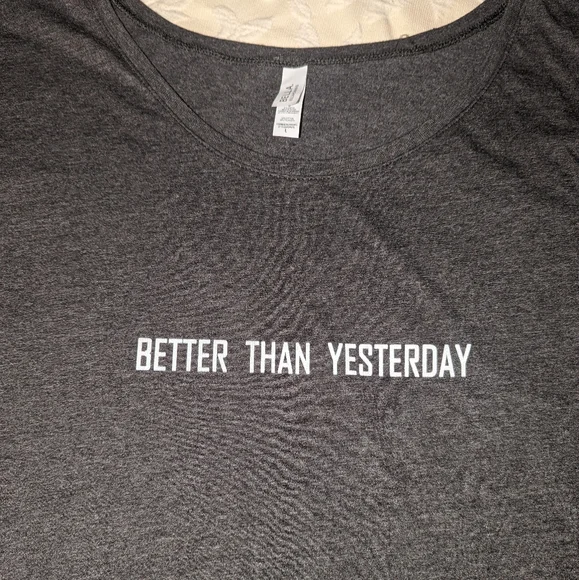 Better then yesterday Logo drapy Tshirt - Picture 2 of 4